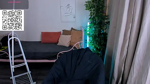 Snapshot of toooyour chatting on 11-03-25, 11:15 toooyour online show from 11-03-25, 11:15