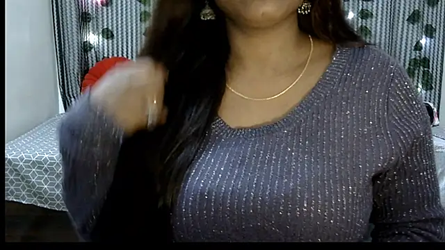 Snapshot of Radhika_Singhaniya chatting on 01-04-25, 08:06 Radhika Singhaniya online show from 01-04-25, 08:06