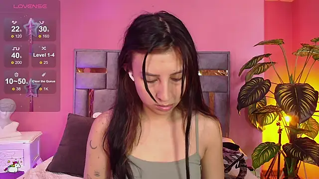 Snapshot of Nicolette_ks_ chatting on 12-03-24, 01:32 Nicolette ks online show from 12-03-24, 01:32