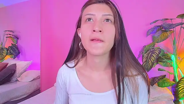 Snapshot of Nicolette_ks_ chatting on 12-12-24, 01:06 Nicolette ks online show from 12-12-24, 01:06