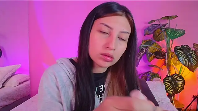 Snapshot of Nicolette_ks_ chatting on 12-20-24, 12:49 Nicolette ks online show from 12-20-24, 12:49