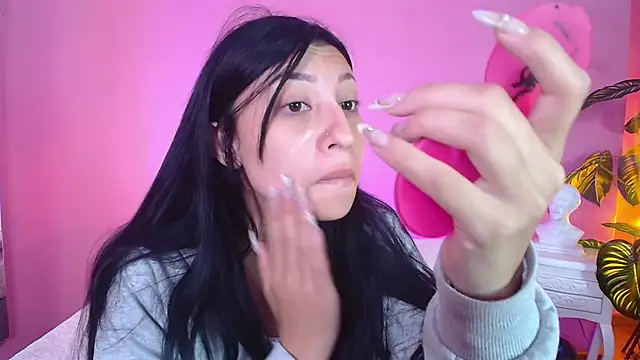 Snapshot of Nicolette_ks_ chatting on 01-11-25, 01:11 Nicolette ks online show from 01-11-25, 01:11