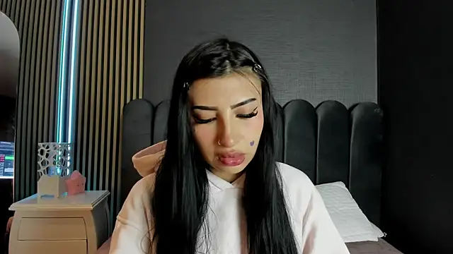 Nicolette ks  online show from 04-17-26, 04:48