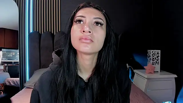 Snapshot of Nicolette_ks_ chatting on 06-19-26, 05:01 Nicolette ks online show from 06-19-26, 05:01