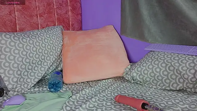 scarlleth  online show from 02-17-26, 01:40