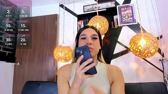 victoria aleia  online show from 10-23-25, 10:19