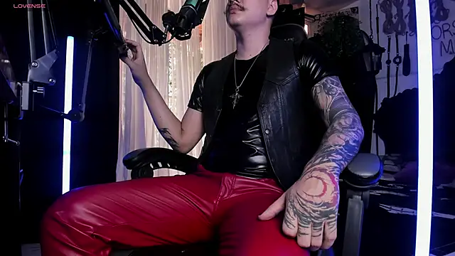 Snapshot of allanhurtss chatting on 12-14-24, 06:52 allanhurtss online show from 12-14-24, 06:52