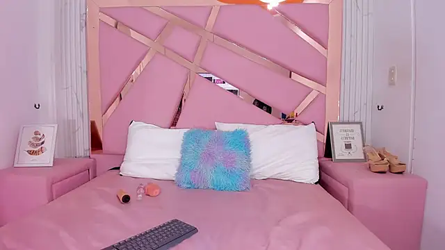 EmmyCruzZ online show from 01-14-25, 04:25