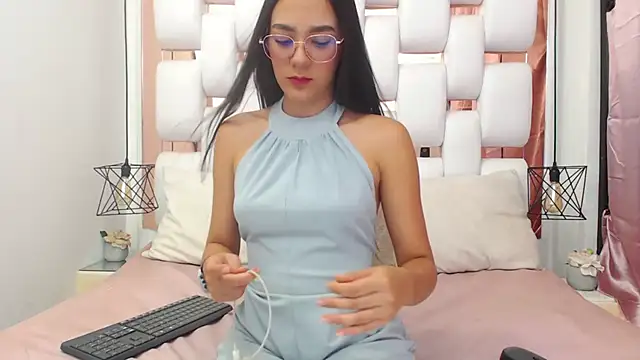 EmmyCruzZ online show from 09-11-25, 07:03