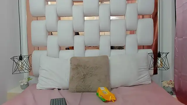 EmmyCruzZ online show from 09-16-25, 07:04