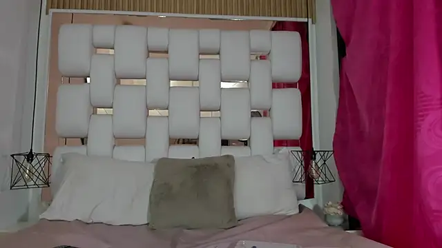 EmmyCruzZ online show from 09-27-25, 07:19