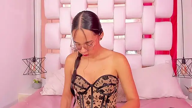 EmmyCruzZ online show from 11-28-25, 07:05