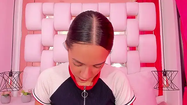 EmmyCruzZ online show from 12-15-25, 07:18