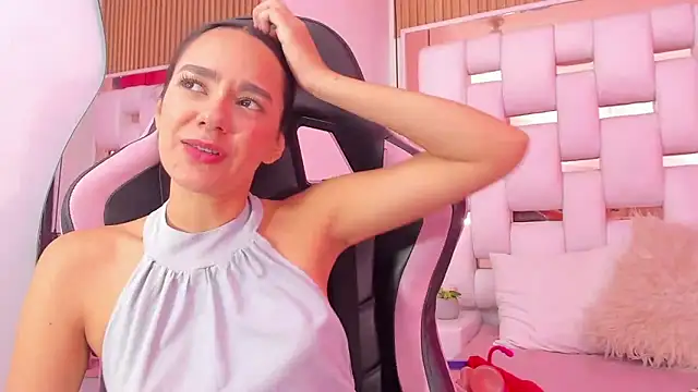 EmmyCruzZ online show from 12-16-25, 07:41