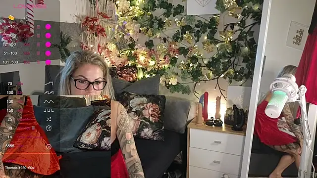 Snapshot of Tatjana_Sue chatting on 12-18-24, 08:14 Tatjana Sue online show from 12-18-24, 08:14