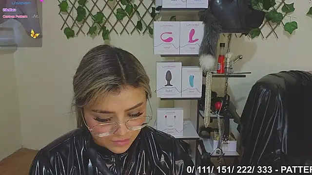 Snapshot of Sweett_Mollyy chatting on 03-02-25, 10:59 Sweett Mollyy online show from 03-02-25, 10:59