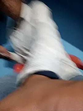 Snapshot of Leonul chatting on 12-18-24, 06:21 Leonul online show from 12-18-24, 06:21