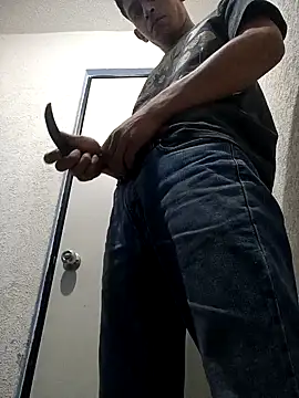 Snapshot of Leonul chatting on 01-06-25, 12:59 Leonul online show from 01-06-25, 12:59