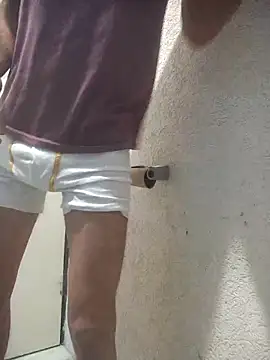 Snapshot of Leonul chatting on 10-22-25, 01:50 Leonul online show from 10-22-25, 01:50