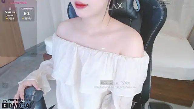 Lin SiYee online show from 01-08-25, 01:42