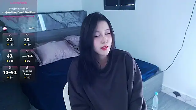 Lin SiYee online show from 11-19-25, 05:40