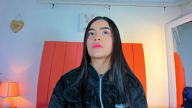 Snapshot of valen_rose0 chatting on 09-18-25, 12:07 valen rose0 online show from 09-18-25, 12:07