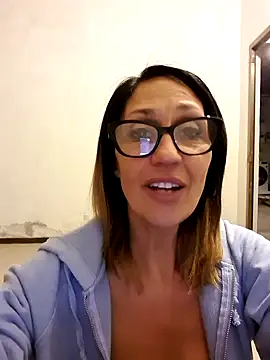 Snapshot of JasmineNoir2 chatting on 01-09-25, 05:33 JasmineNoir2 online show from 01-09-25, 05:33