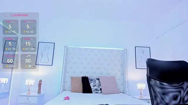 Snapshot of Coco_Balenciaga_ chatting on 02-11-25, 03:18 Coco Balenciaga online show from 02-11-25, 03:18