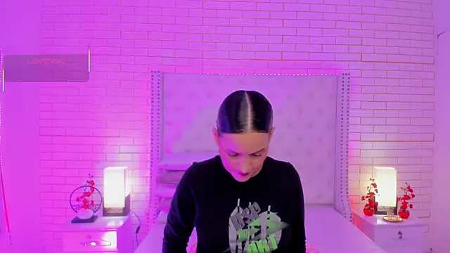 Coco Balenciaga  online show from 03-21-26, 11:48