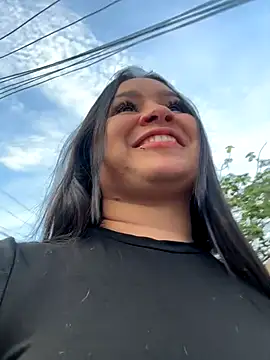 Pretty Isadora online show from 10-17-25, 10:12