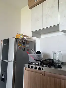 Pretty Isadora online show from 12-14-25, 12:54