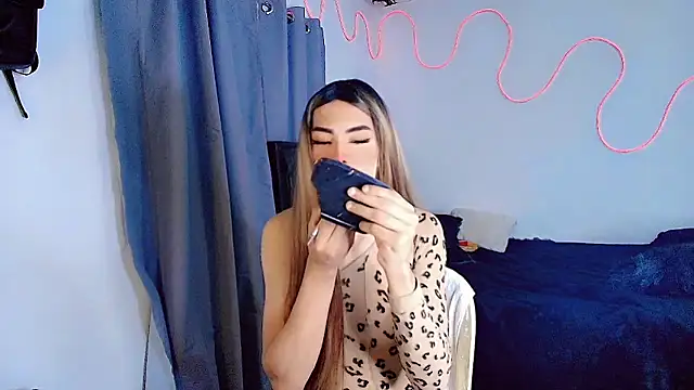 Snapshot of Stefhania_susej chatting on 01-10-26, 10:58 Stefhania susej online show from 01-10-26, 10:58