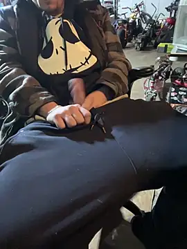 Snapshot of joeycbigcock chatting on 01-03-25, 01:36 joeycbigcock online show from 01-03-25, 01:36