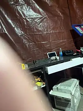 Snapshot of joeycbigcock chatting on 03-01-25, 04:00 joeycbigcock online show from 03-01-25, 04:00