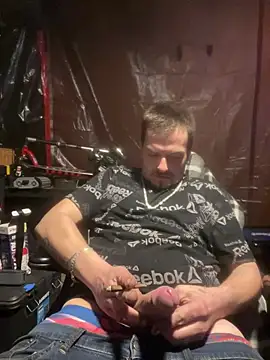 Snapshot of joeycbigcock chatting on 03-21-25, 04:06 joeycbigcock online show from 03-21-25, 04:06