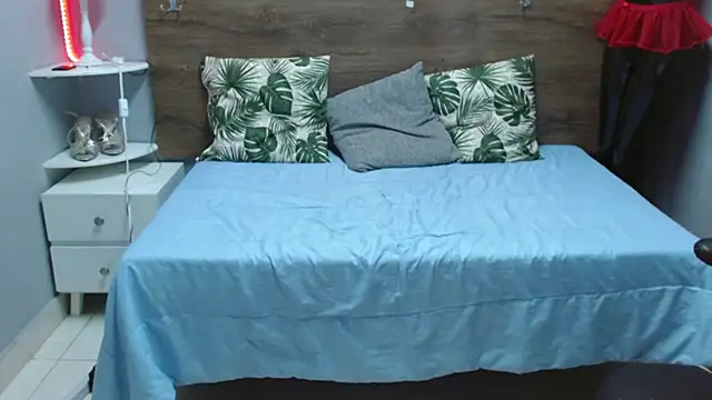 Snapshot of Hunter_Ignis chatting on 03-09-25, 03:01 Hunter Ignis online show from 03-09-25, 03:01