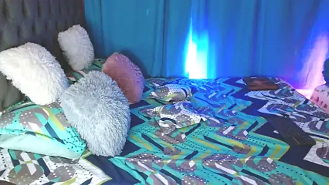 Kerly Lopez online show from 04-09-26, 05:29