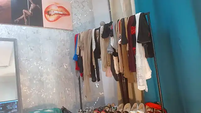 Samantabrown  online show from 05-25-26, 11:05