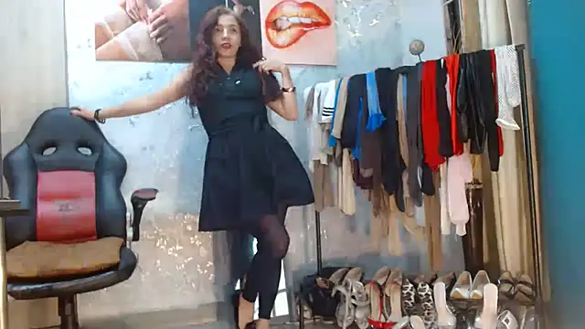 Snapshot of Samantabrown_ chatting on 07-15-26, 11:15 Samantabrown online show from 07-15-26, 11:15