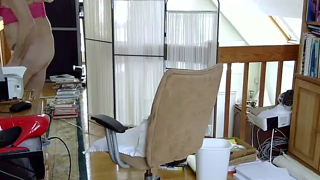 Snapshot of loreleia chatting on 01-05-26, 05:27 loreleia online show from 01-05-26, 05:27