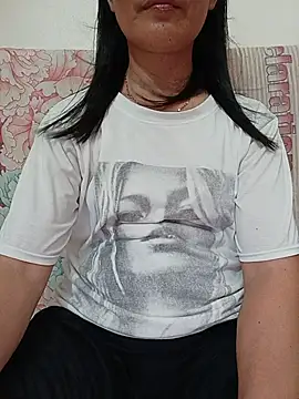 Snapshot of Asian_girl13 chatting on 06-03-26, 02:33 Asian girl13 online show from 06-03-26, 02:33