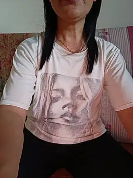Snapshot of Asian_girl13 chatting on 06-07-26, 01:43 Asian girl13 online show from 06-07-26, 01:43