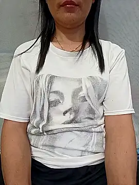 Snapshot of Asian_girl13 chatting on 06-15-26, 11:07 Asian girl13 online show from 06-15-26, 11:07