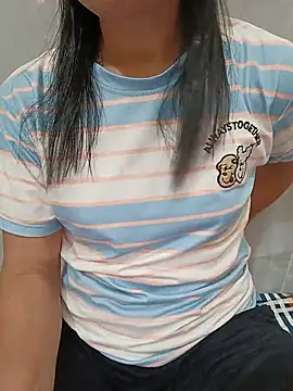 Snapshot of Asian_girl13 chatting on 07-14-26, 01:39 Asian girl13 online show from 07-14-26, 01:39