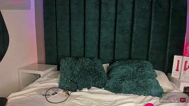 IsabellaGrey19 online show from 11-07-25, 07:47