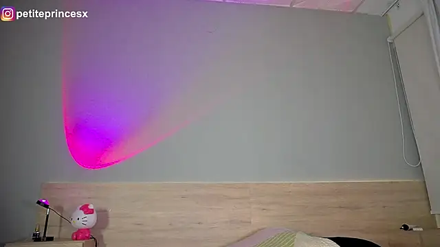 petitevictoria online show from 01-18-25, 04:48