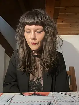 Snapshot of OniricFemme chatting on 03-05-25, 07:17 OniricFemme online show from 03-05-25, 07:17