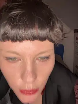 Snapshot of OniricFemme chatting on 03-12-25, 07:17 OniricFemme online show from 03-12-25, 07:17