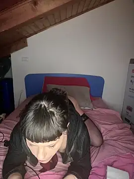 Snapshot of OniricFemme chatting on 03-15-25, 01:30 OniricFemme online show from 03-15-25, 01:30