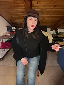 Snapshot of OniricFemme chatting on 03-17-25, 09:22 OniricFemme online show from 03-17-25, 09:22